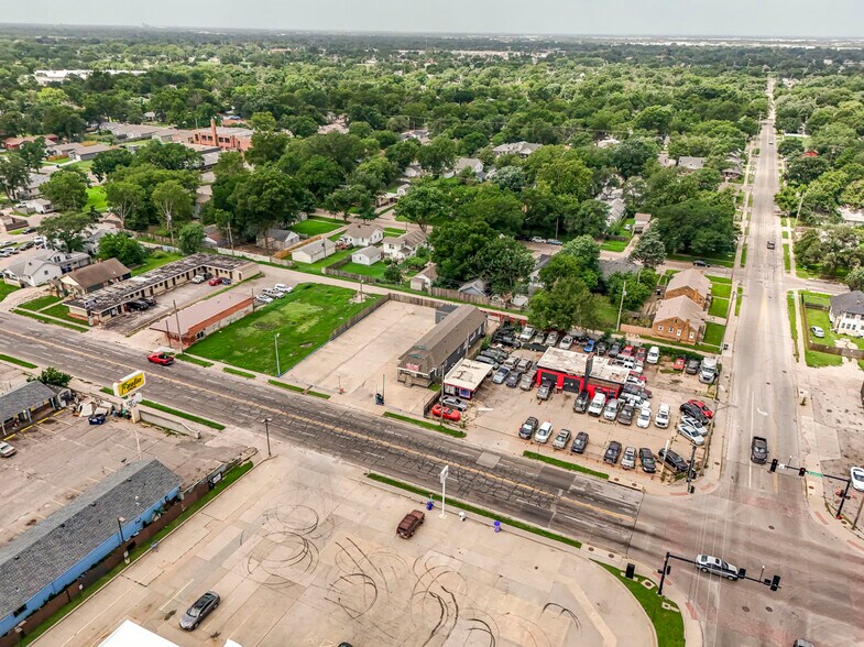 More Photos Of 2013 S Broadway St, Wichita Auto Dealership For Sale