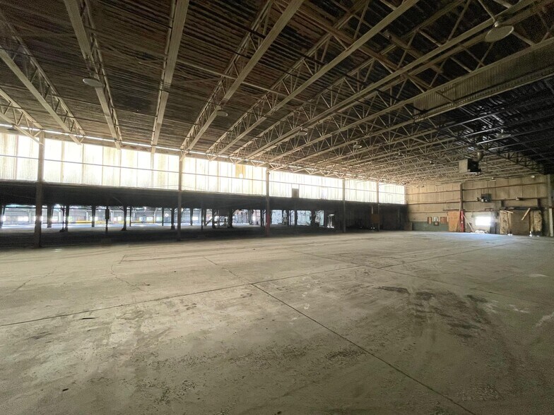 More Photos Of 3901 Camden Ave, Parkersburg Warehouse For Lease