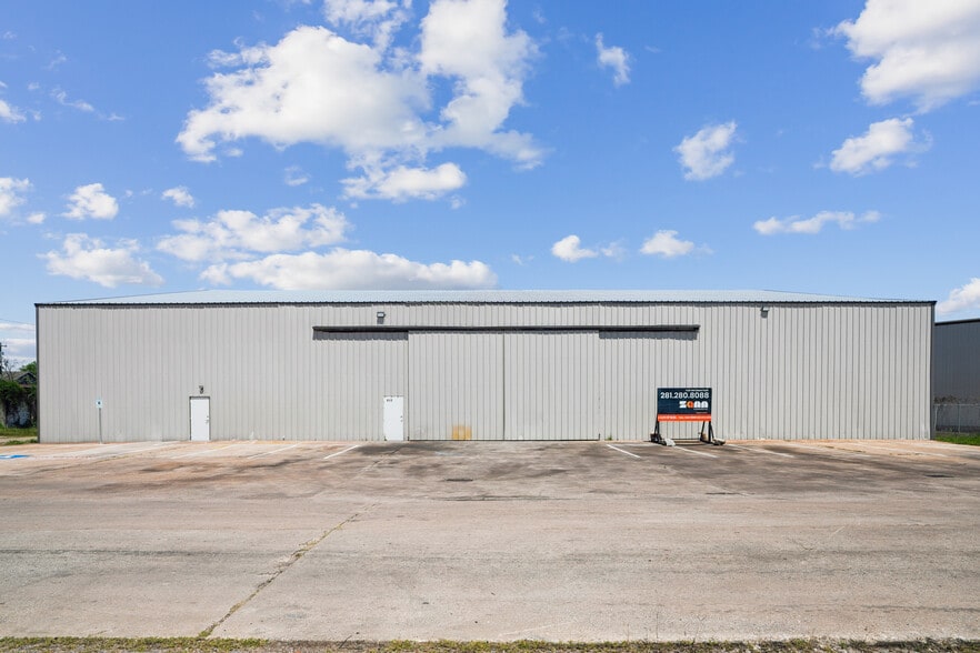 More Photos Of 813 Dumont St, South Houston Service For Sale