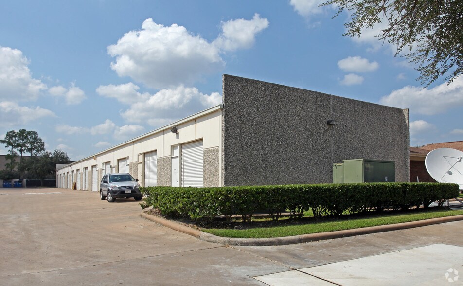 More Photos Of 7125 W Tidwell Rd, Houston Flex For Lease