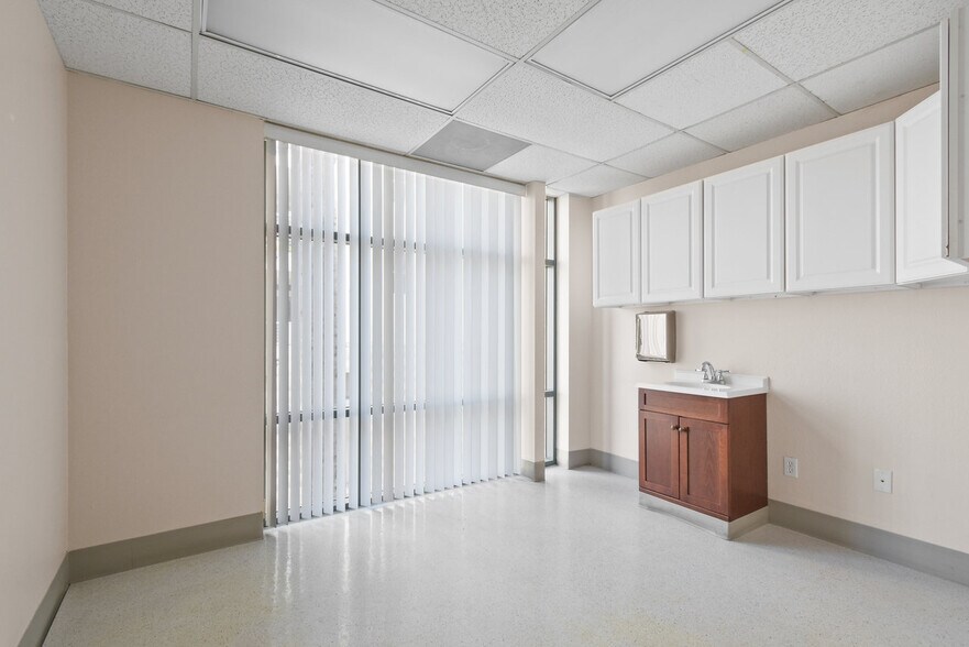 More Photos Of 256 Landis Ave, Chula Vista Medical For Lease