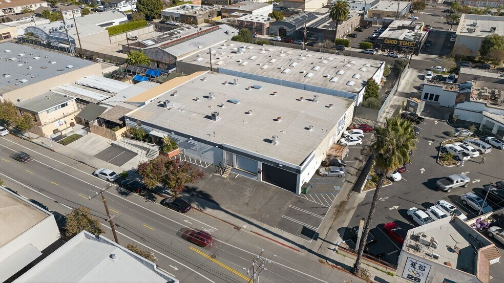 More Photos Of 1322-1326 Obispo Ave, Long Beach Warehouse For Lease