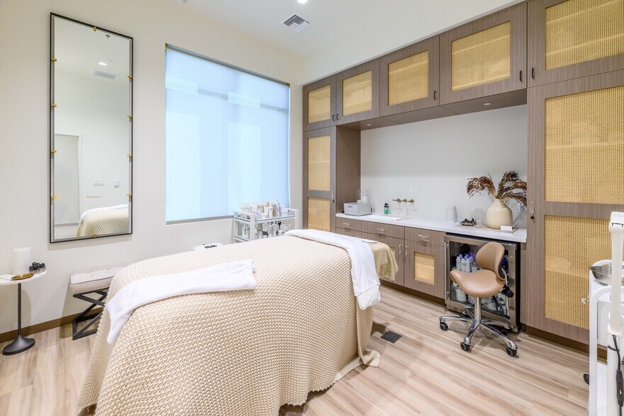 More Photos Of 5770 S Durango Dr, Las Vegas Medical For Sale