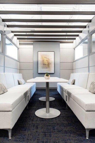 More Photos Of 227 W Judd St, Woodstock Office For Sale