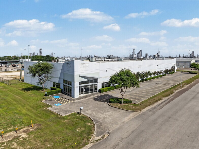 More Photos Of 10845 Strang Rd, La Porte Warehouse For Lease