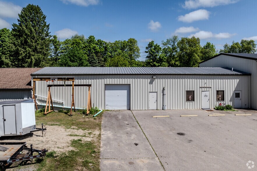 More Photos Of 841 Route 32, North Franklin Light Distribution For Lease