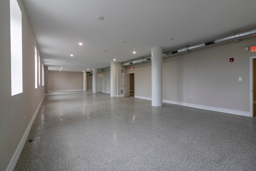 More Photos Of 2613 W Hunting Park Ave, Philadelphia Light Distribution For Lease