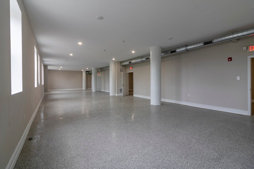 More Photos Of 2613 W Hunting Park Ave, Philadelphia Light Distribution For Lease