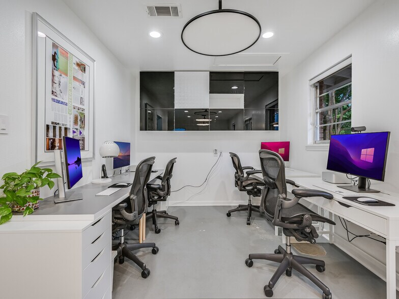More Photos Of 2117 Shoalmont Dr, Austin Office Residential For Sale