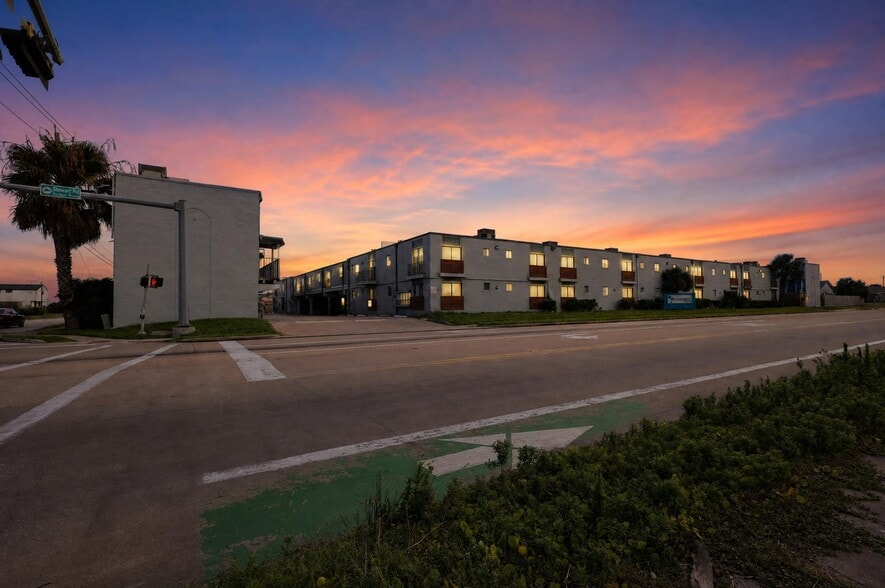 More Photos Of 8020 Stewart Rd, Galveston Apartments For Sale