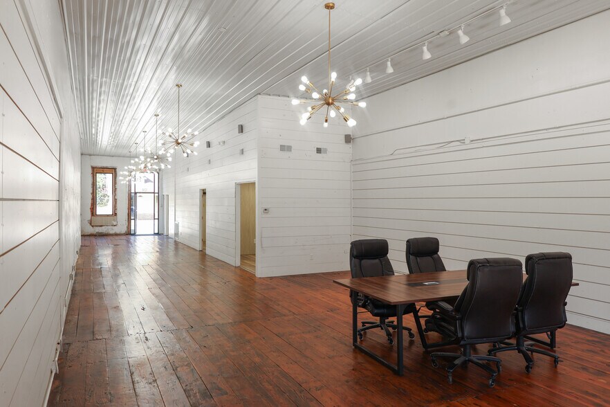 More Photos Of 124 Trinity St, Abbeville Storefront For Sale