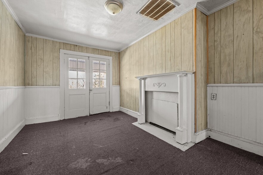 More Photos Of 421 Vine St, Eden Hotel For Sale