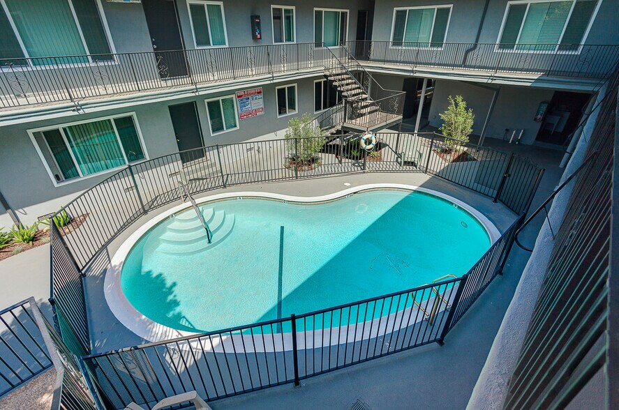 More Photos Of 5427 Carlton Way, Los Angeles Apartments For Sale