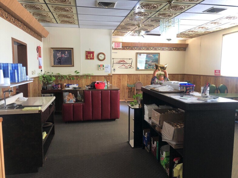 More Photos Of 2001 W Main St, Independence Restaurant For Sale