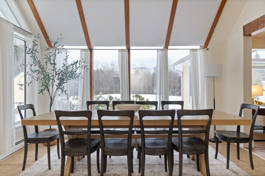 More Photos Of 54 Red Clover Ln, Mendon Hotel For Sale