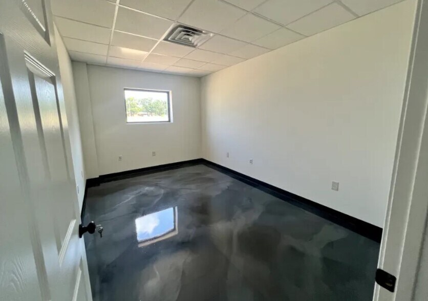 More Photos Of 301 Gundy Ln, Enterprise Warehouse For Lease