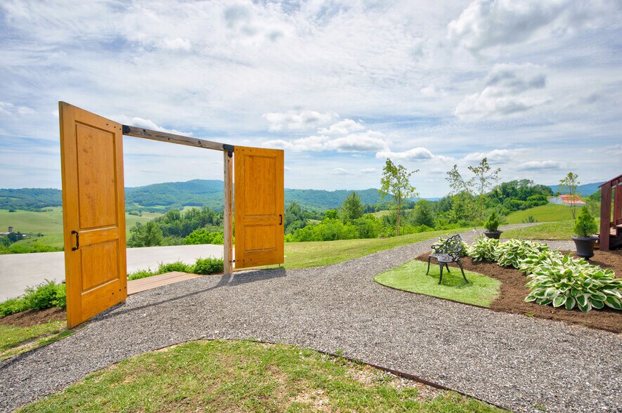 More Photos Of 639 Wagon Wheel Rd, Elk Creek Lodge Meeting Hall For Sale