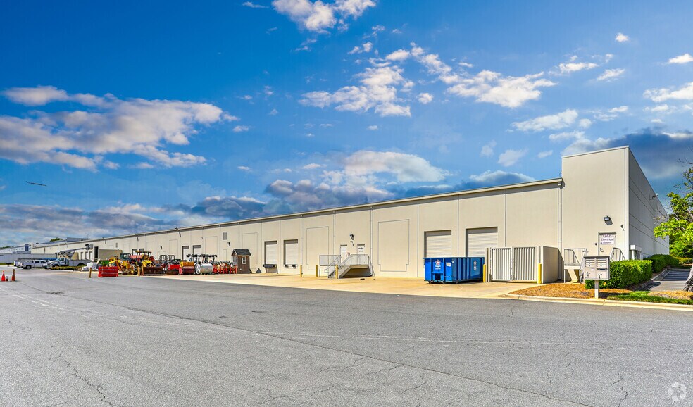More Photos Of 4015 Shopton Rd, Charlotte Light Manufacturing For Lease