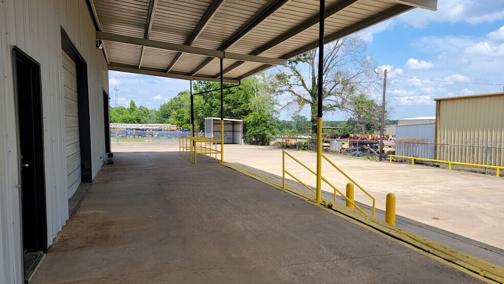 More Photos Of 2312 TX-135 Hwy, Kilgore Warehouse For Lease