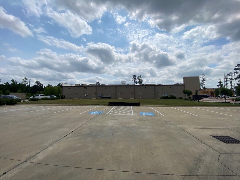 More Photos Of 24523-24527 Gosling Rd, Spring Land For Lease