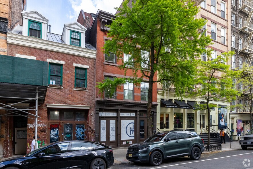 More Photos Of 355 W Broadway, New York Storefront Retail Office For Lease