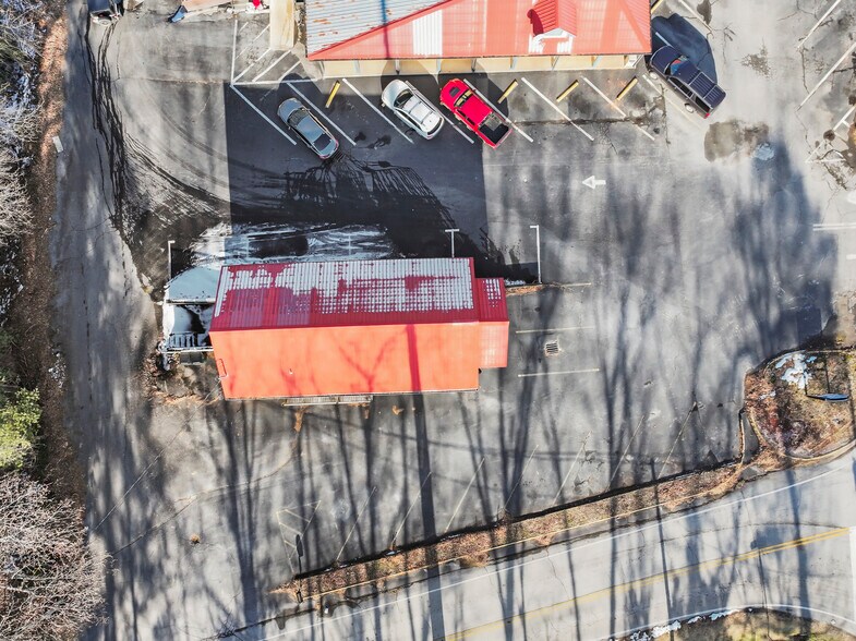 More Photos Of 1937 Robertson Loop Rd, Clarkesville Freestanding For Sale