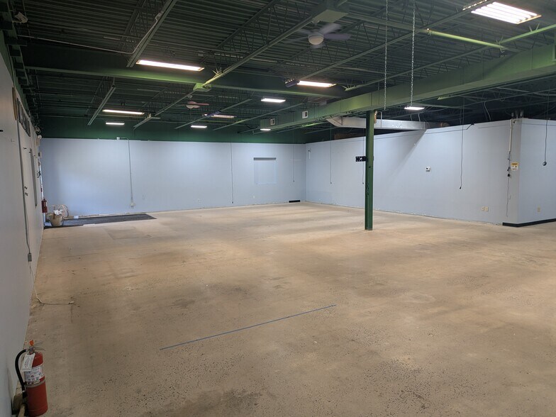 More Photos Of 1065 Industrial Blvd, Southampton Warehouse For Lease