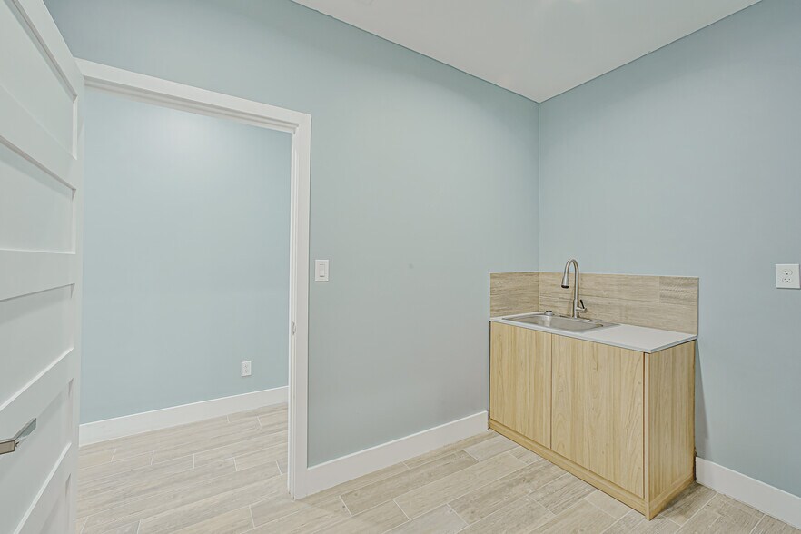 More Photos Of 4108 Dawn St, Houston Industrial For Lease
