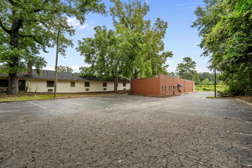 More Photos Of 2909 Market St, Wilmington Office For Sale