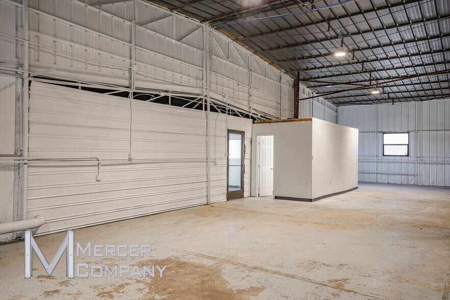 More Photos Of 825-831 E State Highway 121, Lewisville Warehouse For Sale
