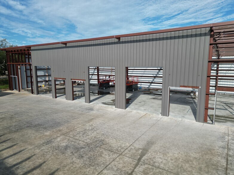 More Photos Of 7000 Airport Rd, Georgetown Light Distribution For Sale