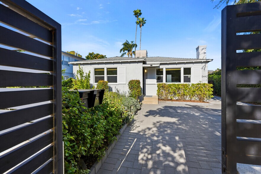 Primary Photo Of 5438 Colfax Ave, North Hollywood Multifamily For Sale