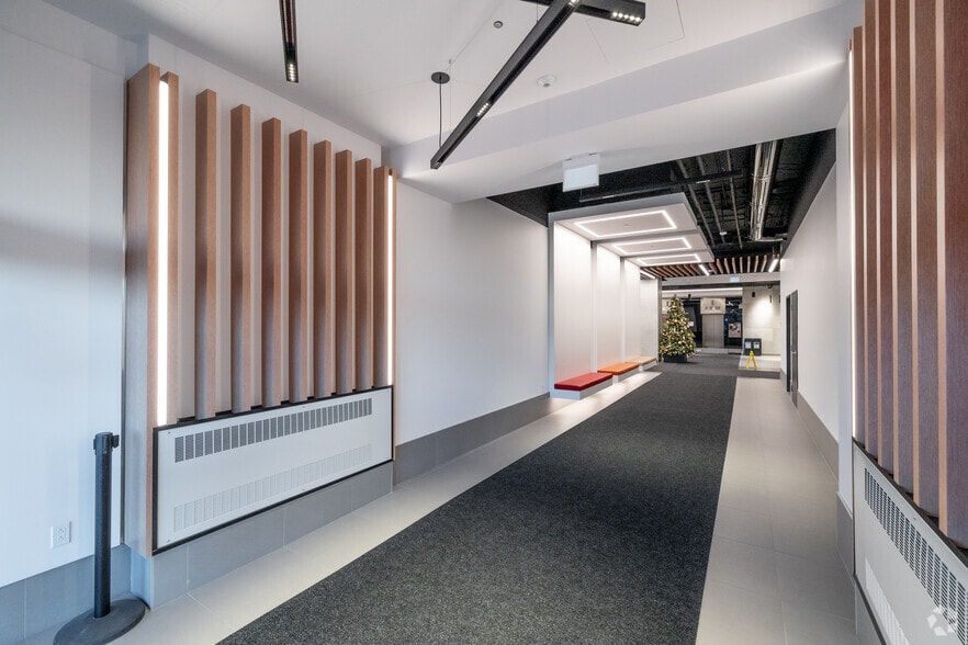 More Photos Of 110 Boul Crémazie O, Montréal Office For Lease