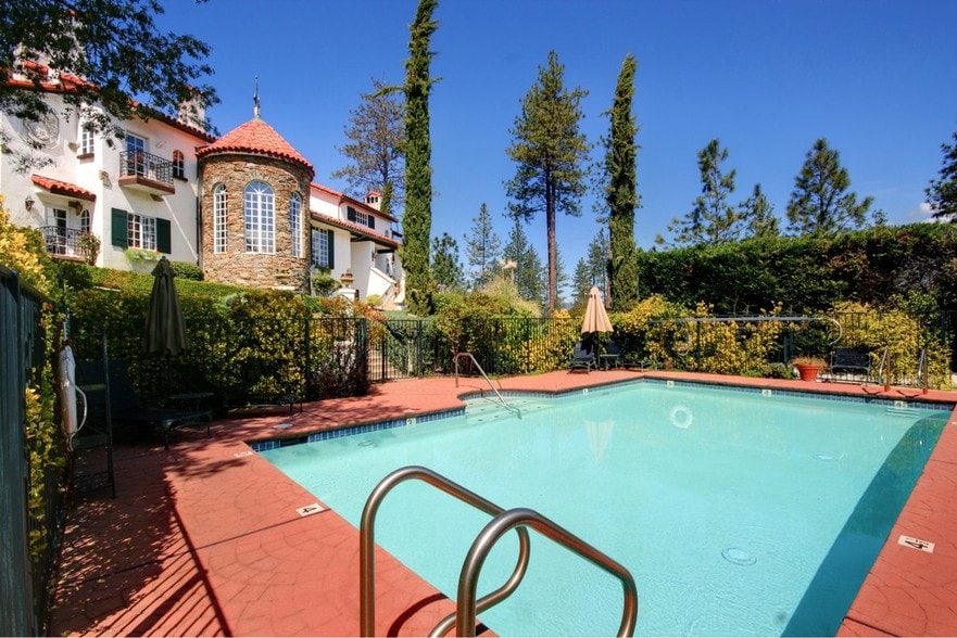 More Photos Of 48644 Victoria Ln, Oakhurst Hospitality For Sale