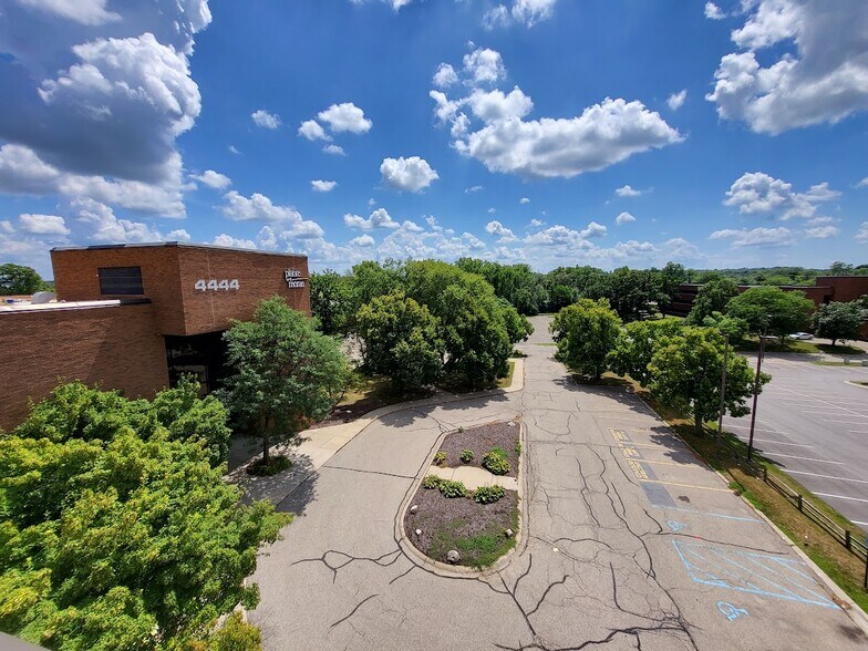 More Photos Of 4444 W Bristol Rd, Flint Medical For Lease