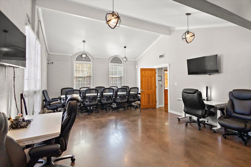 More Photos Of 908 Cherry St, Vicksburg Office For Sale