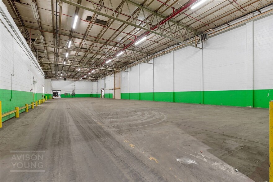 More Photos Of 300 S Main St, Mauldin Warehouse For Sale
