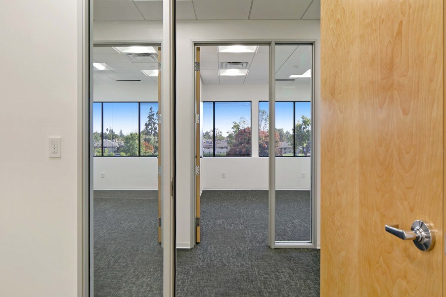 More Photos Of 5500 Ming Ave, Bakersfield Unknown For Lease