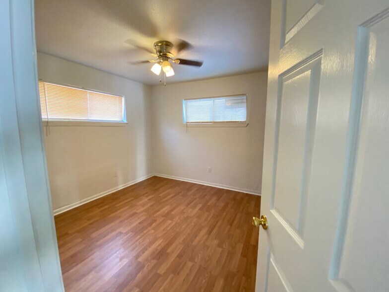 More Photos Of 5408 Market St, Houston Apartments For Sale