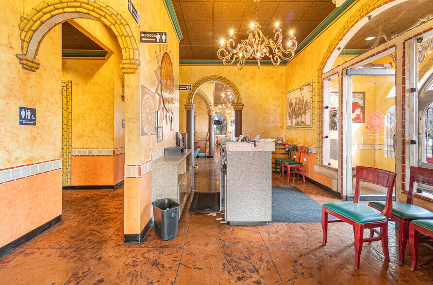 More Photos Of 2807 W 10th Ave, Kennewick General Retail For Sale