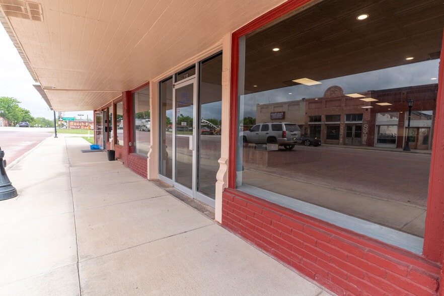 More Photos Of 110 E Clark St, Bartlett General Retail For Sale