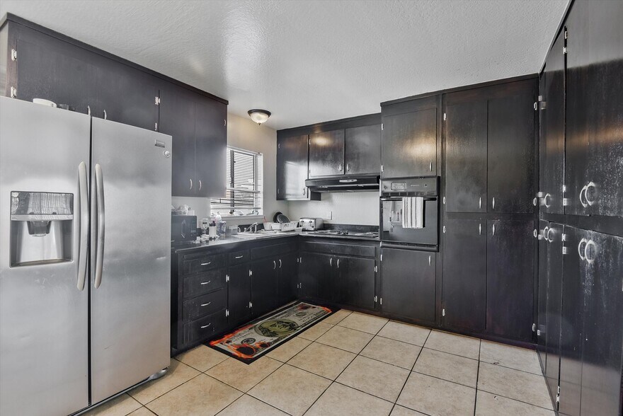 More Photos Of 1927 82nd Ave, Oakland Apartments For Sale