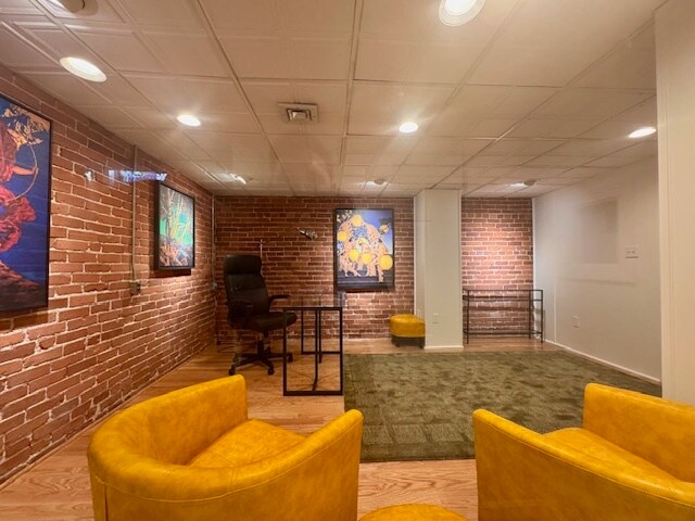 More Photos Of 1577 Beacon St, Brookline Medical For Lease