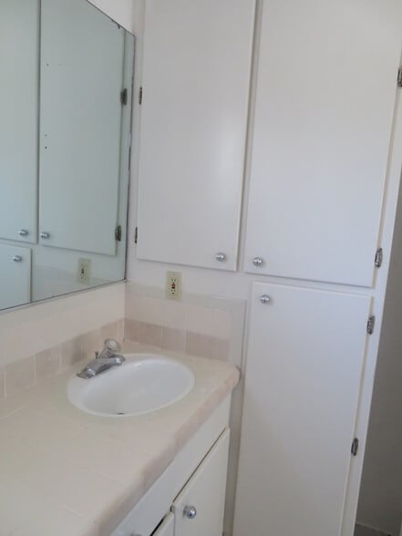 More Photos Of 5335 Harmony Ave, North Hollywood Apartments For Sale