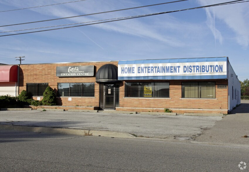 More Photos Of 31119 Greenfield Rd, Beverly Hills Warehouse For Lease