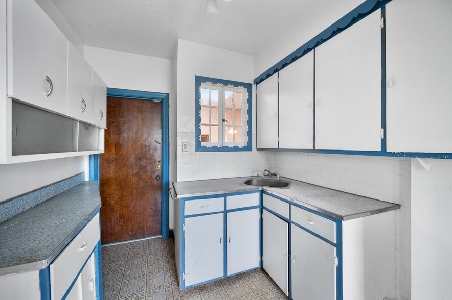 More Photos Of 16903 Fischer Rd, Cleveland Office For Sale