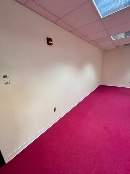 More Photos Of 1505 Eastland Dr, Bloomington Medical For Lease