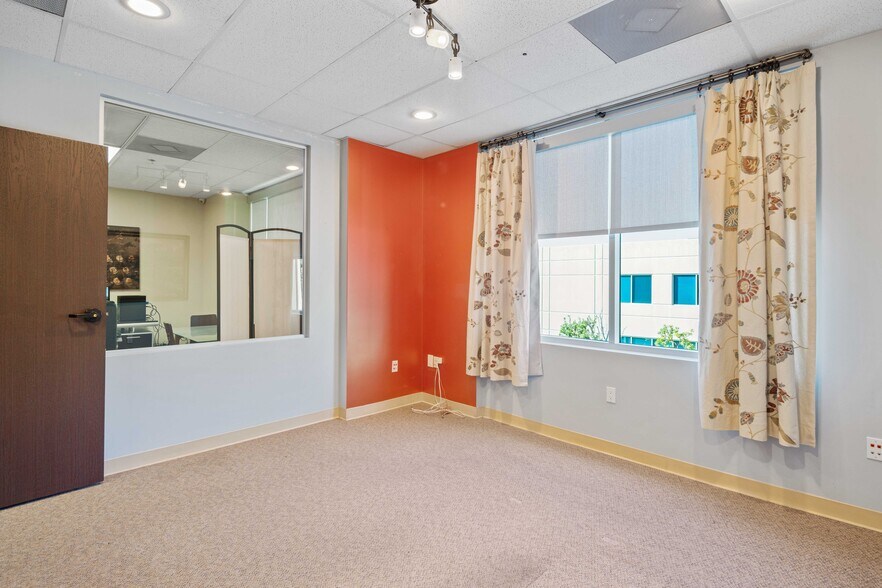 More Photos Of 28534-28536 Constellation Rd, Valencia Industrial For Sale