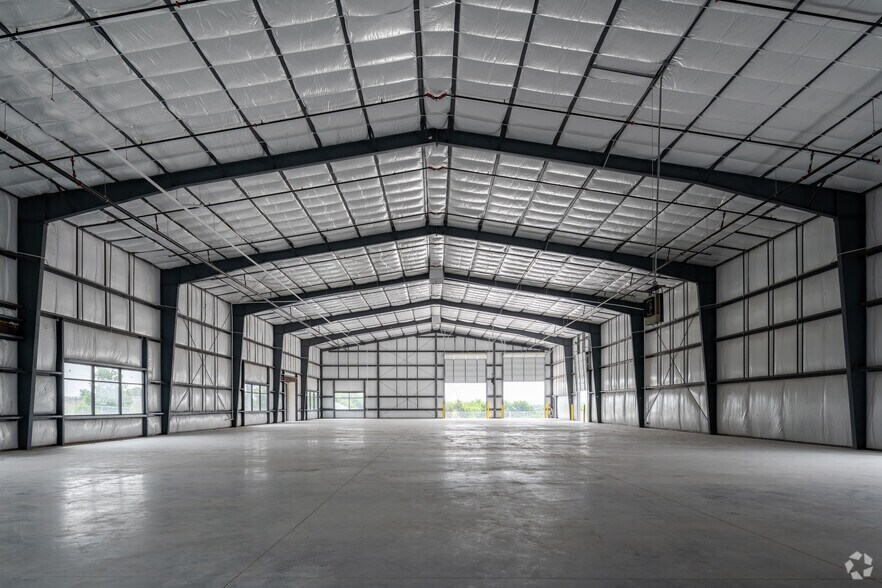 More Photos Of 4437 Supply Ct, Austin Unknown For Lease