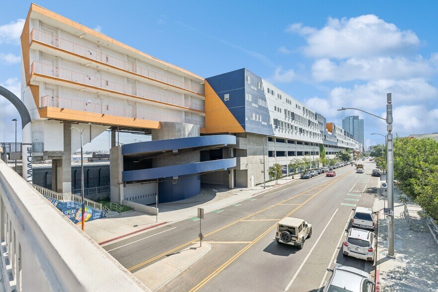 More Photos Of 300 S Santa Fe Ave, Los Angeles Apartments For Lease